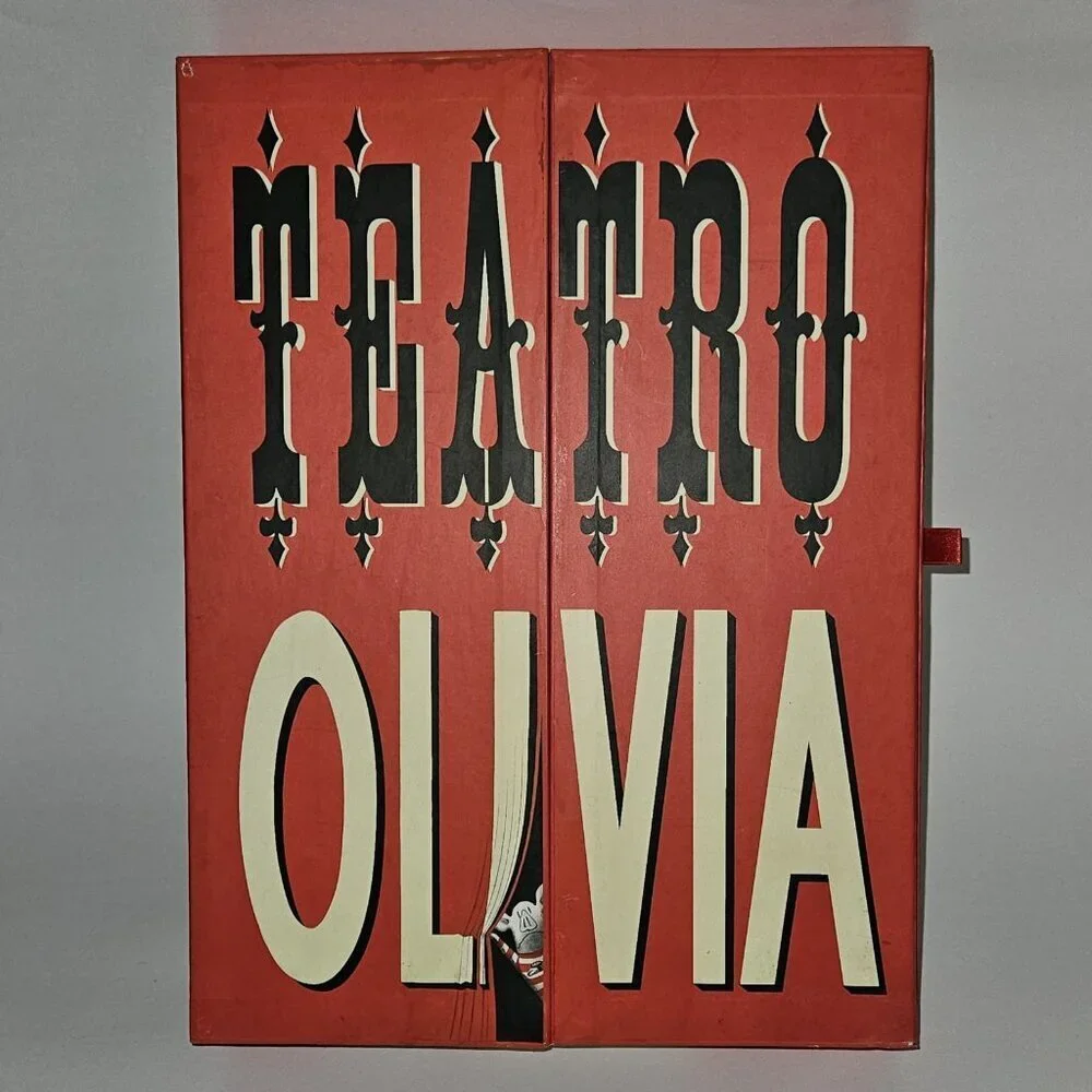 Olivia teatro 2004